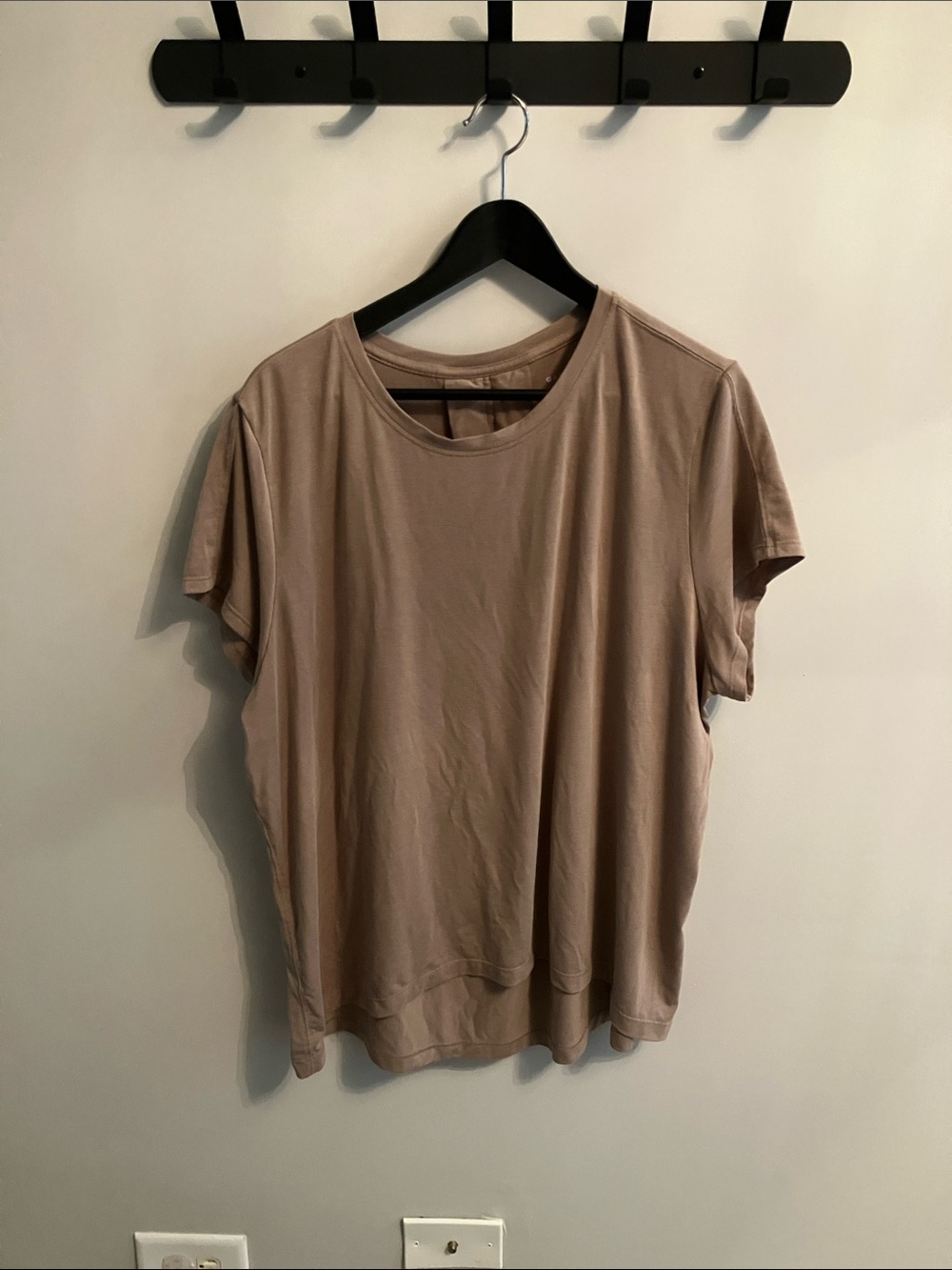 Athleta Short Sleeve Crewneck Tee in Taupe